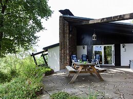 Modern Holiday Home With big Garden Near Forest