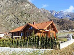 Quaint Apartment in Umhausen near Ski Area