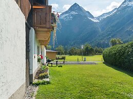 Boutique Holiday Home in Längenfeld near Ski Bus Stop