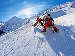 Boutique Holiday Home in Längenfeld near Ski Bus Stop