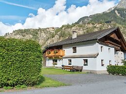 Boutique Holiday Home in Längenfeld near Ski Bus Stop