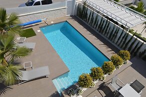 Villa With Garden & Roof Deck