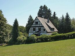 Quaint Holiday Home near Ski Area in Neuastenberg
