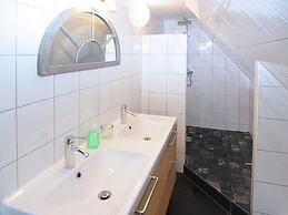 Quaint Holiday Home near Ski Area in Neuastenberg