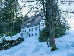 Quaint Holiday Home near Ski Area in Neuastenberg