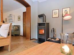 Quaint Holiday Home near Ski Area in Neuastenberg