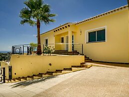 Belvilla by OYO Casa Chloe