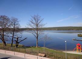 Holiday Home with Garden & Terrace in Bodenwöhr near Hammersee