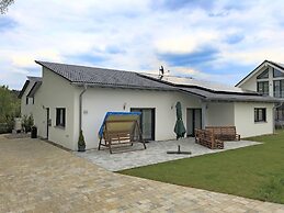 Holiday Home with Garden & Terrace in Bodenwöhr near Hammersee