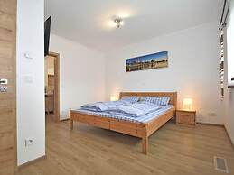 Holiday Home with Garden & Terrace in Bodenwöhr near Hammersee