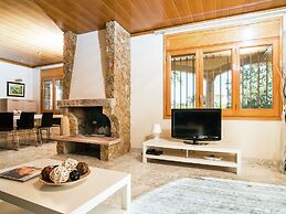 Alluring Holiday Home in Girona With Swimming Pool