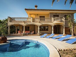 Alluring Holiday Home in Girona With Swimming Pool