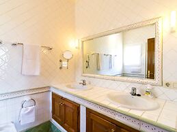 Belvilla by OYO Casa Camelias