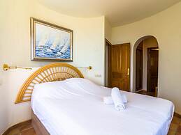 Belvilla by OYO Casa Camelias