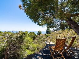 Belvilla by OYO Casa Camelias