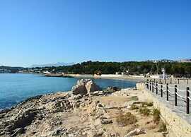 Villa With Sea Breeze Charm
