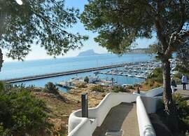 Villa With Sea Breeze Charm