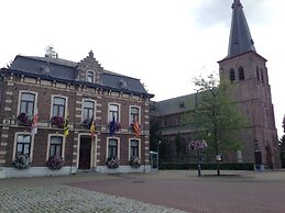 Spacious Villa in Neerpelt near Welvaart Marina