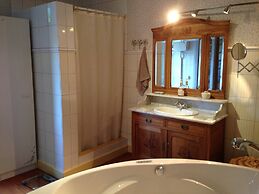 Spacious Villa in Neerpelt near Welvaart Marina