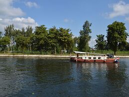 Spacious Villa in Neerpelt near Welvaart Marina