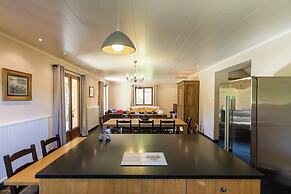Poolside Luxury Villa in Montignac
