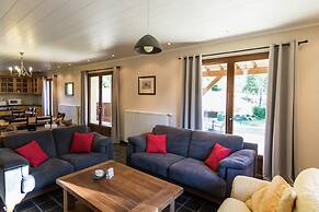 Poolside Luxury Villa in Montignac