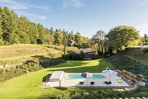 Poolside Luxury Villa in Montignac