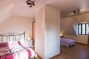 Poolside Luxury Villa in Montignac