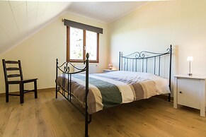 Poolside Luxury Villa in Montignac