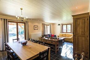 Poolside Luxury Villa in Montignac