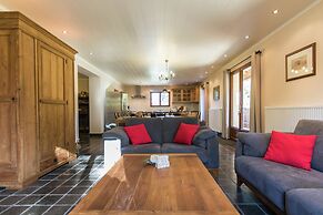 Poolside Luxury Villa in Montignac