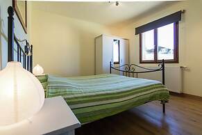 Poolside Luxury Villa in Montignac