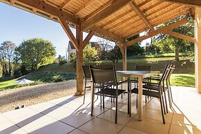Poolside Luxury Villa in Montignac