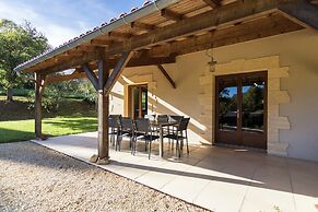 Poolside Luxury Villa in Montignac