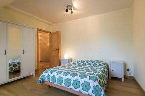 Poolside Luxury Villa in Montignac
