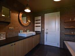 Tasteful Mansion in Lichtervelde with Hot Tub