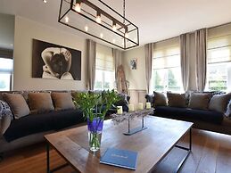 Tasteful Mansion in Lichtervelde with Hot Tub