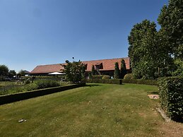 Tasteful Mansion in Lichtervelde with Hot Tub
