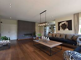 Tasteful Mansion in Lichtervelde with Hot Tub