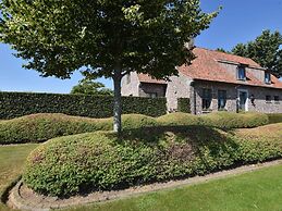 Tasteful Mansion in Lichtervelde with Hot Tub