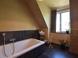 Tasteful Mansion in Lichtervelde with Hot Tub