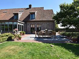 Tasteful Mansion in Lichtervelde with Hot Tub