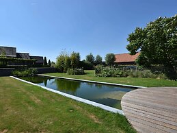 Tasteful Mansion in Lichtervelde with Hot Tub