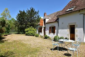Beautiful Authentic Holiday Home With Pool