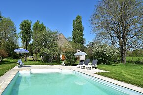 Beautiful Authentic Holiday Home With Pool