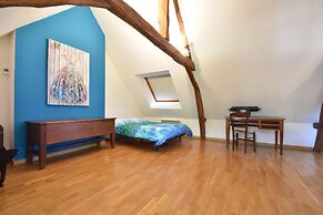 Beautiful Authentic Holiday Home With Pool
