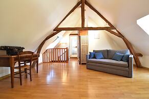 Beautiful Authentic Holiday Home With Pool