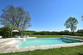 Beautiful Authentic Holiday Home With Pool