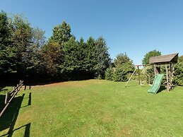 Quiet Villa with Hot Tub & Sauna