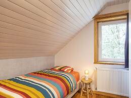 Quiet Villa with Hot Tub & Sauna